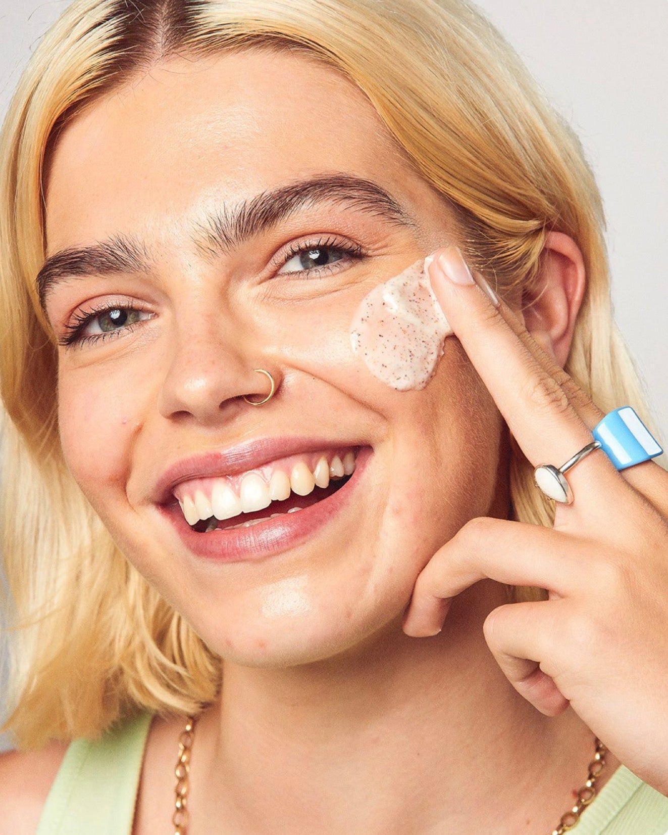 Exfoliante facial suave nutritivo(Olivivita Cosmos Organic)